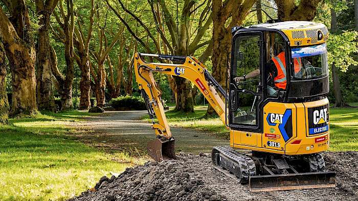 Minibagger Baustelle im Park