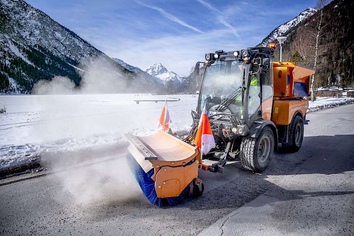 Holder Geräteträger im Winterdienst.
