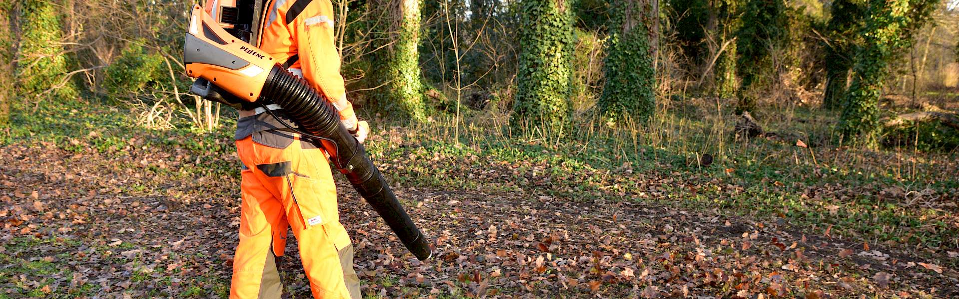 Akkutechnik bei der kommunalen Laubbeseitigung