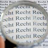 Lupe, die das Wort Recht zeigt