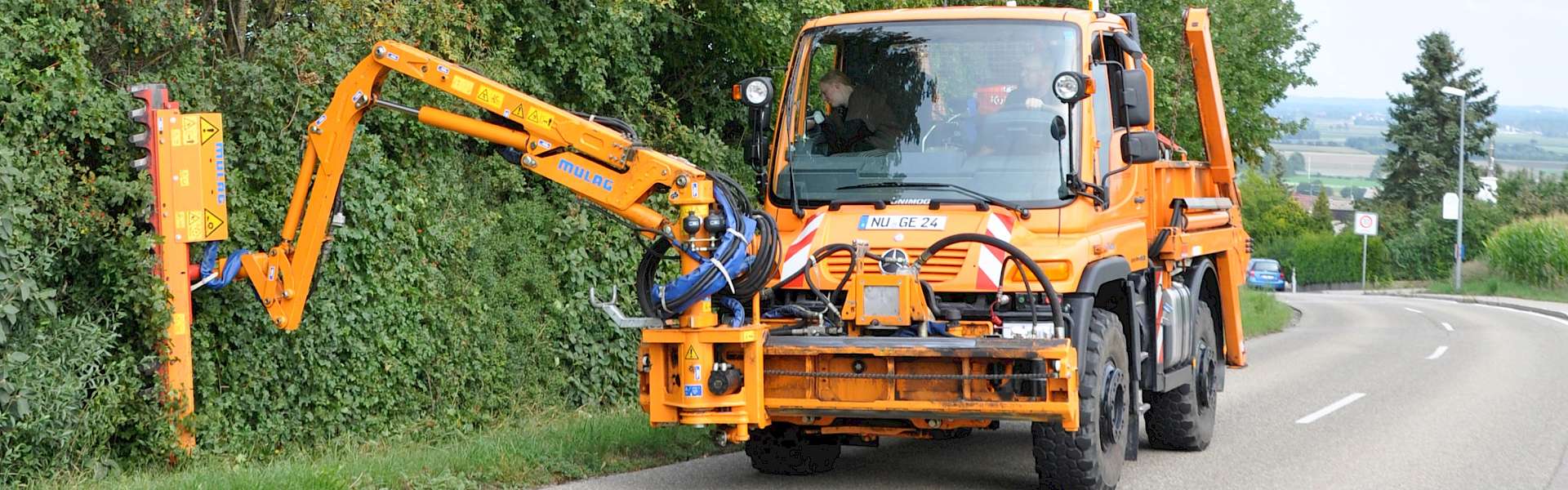 Unimog Heckenpflege Straßenmeisterei