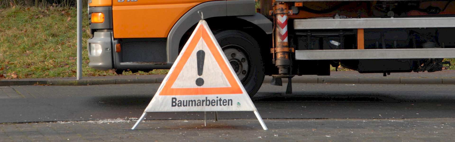 Baumarbeiten an der Straße Verkehrssicherheit