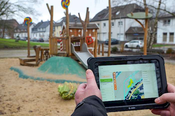 Digitale Spielplatzkontrollapp auf Tablet