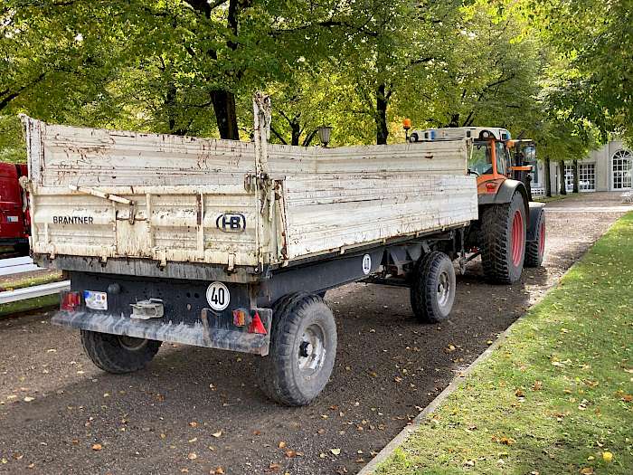 Komunaltraktor mit Anhänger mit 40km/h Zulassung