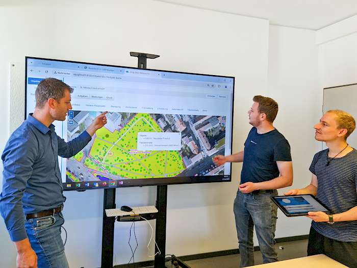 Besprechung eines Teams aus dem Fachbereich „Umwelt und Stadtgrün“ der Stadt Hannover