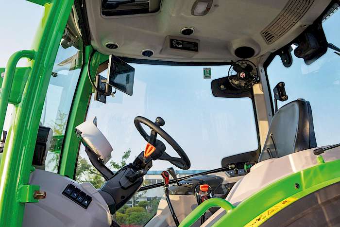 Kabine des Xeevo Traktors