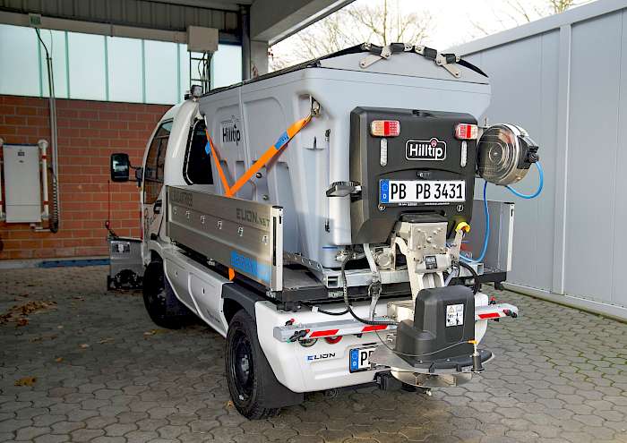 Winterdienstfahrzeug elion mit Hilltip Aufbau